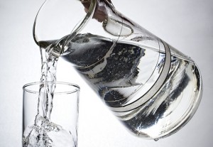 Bild Wasserkrug und Glas